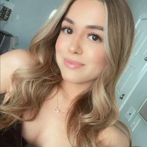 Meet your Posher, Corina